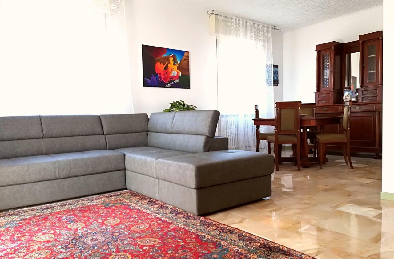Вилла Casa Di Barbara Кастильоне-делле-Стивьере Экстерьер фото